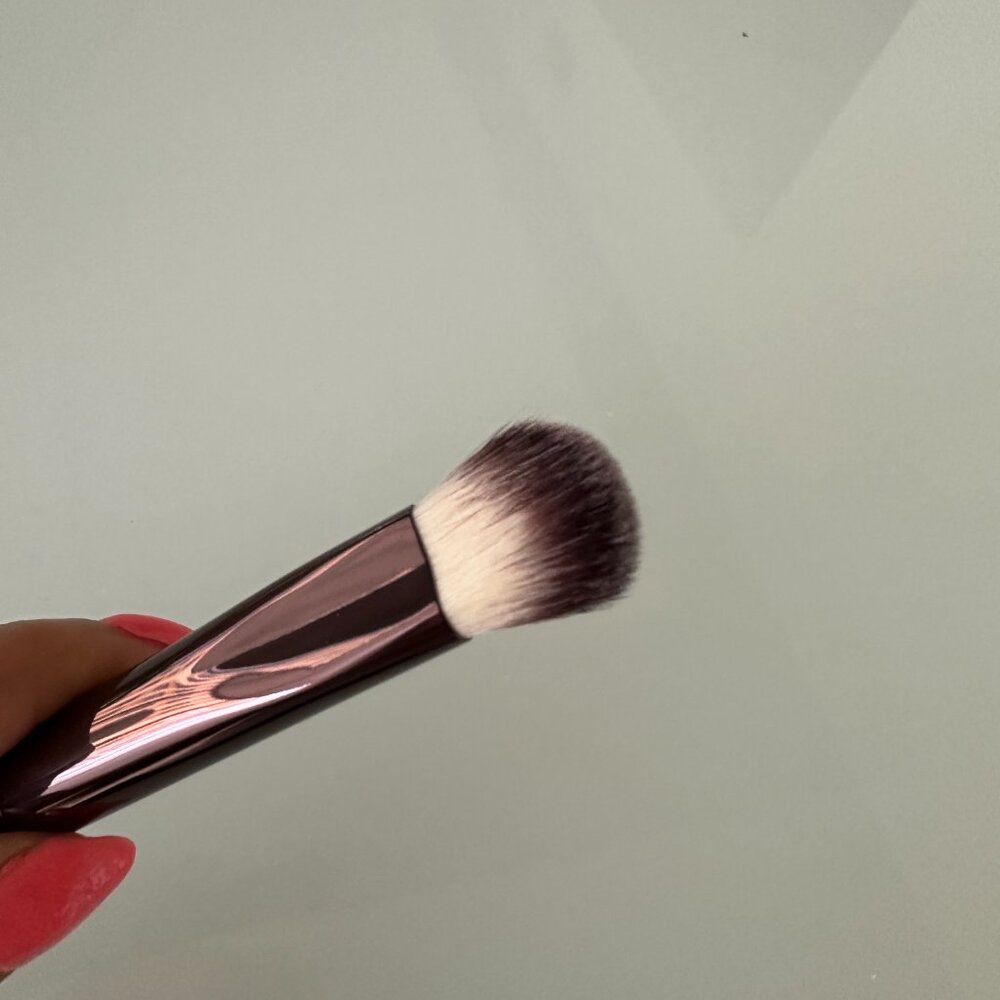 HOURGLASS Vanish Seamless Finish Concealer Brush NWT - Picture 6 of 9